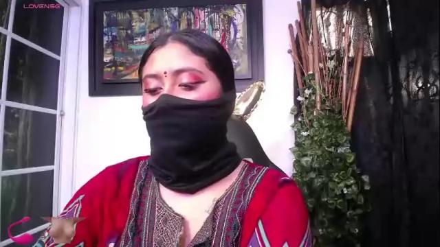 Image 4 of kalpananaisha_ Stream on Chaturbate on 1 month ago