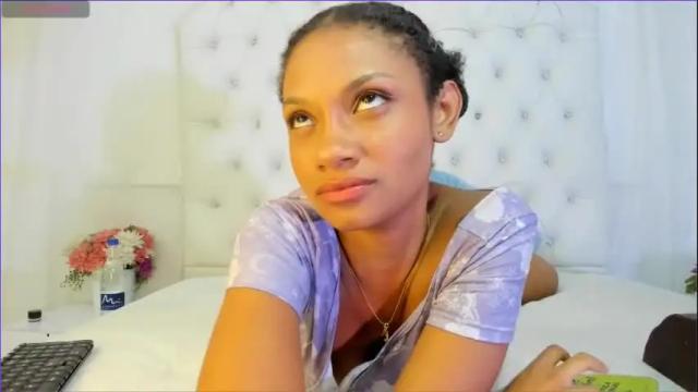 Image 12 of kamila_arias Stream on Chaturbate on 1 month ago