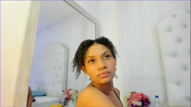 Image 8 of kamila_arias Stream on Chaturbate on 28 days ago