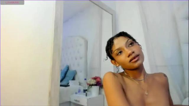 Image 3 of kamila_arias Stream on Chaturbate on 12 days ago