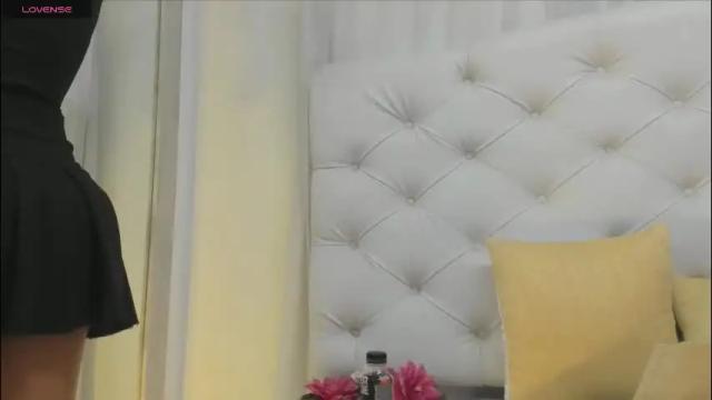 Image 3 of kamila_arias Stream on Chaturbate on 1 month ago