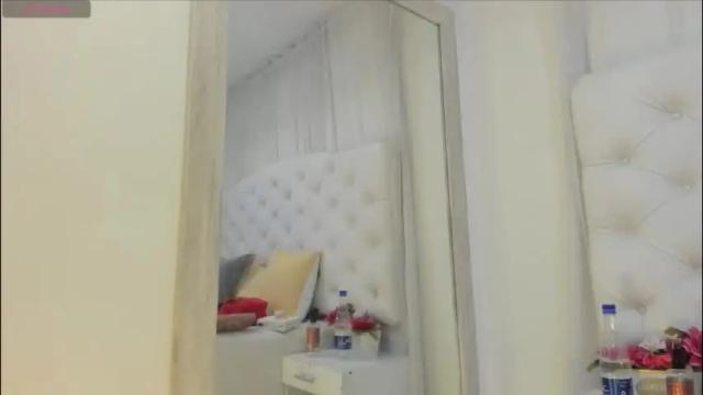 Image 3 of kamila_arias Stream on Chaturbate on 1 month ago