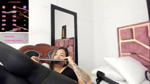 Image 3 of kamilasaavedra Stream on Chaturbate on 24 days ago