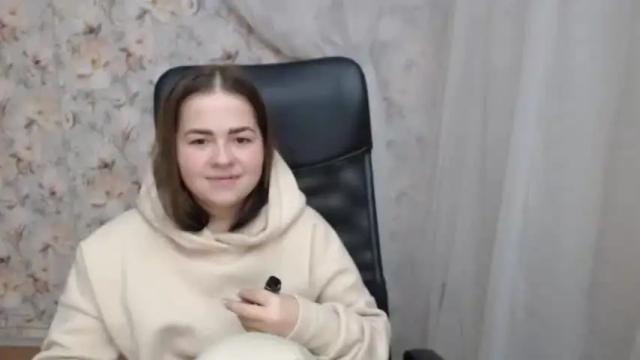 Image 2 of kamillahott Stream on Chaturbate on 18 months ago