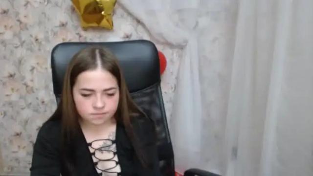 Image 4 of kamillahott Stream on Chaturbate on 16 months ago