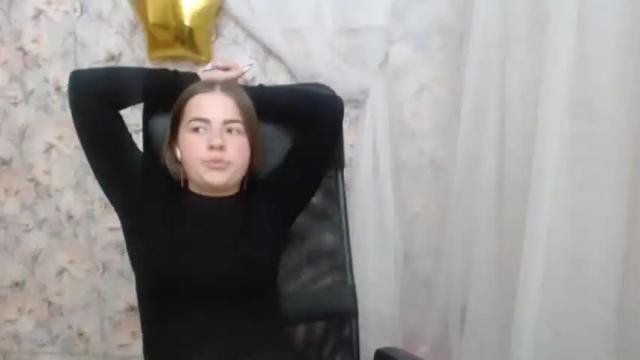 Image 3 of kamillahott Stream on Chaturbate on 16 months ago