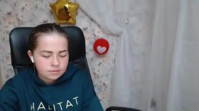 Image 12 of kamillahott Stream on Chaturbate on 15 months ago