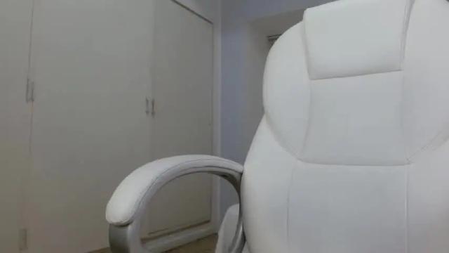 Image 10 of karen_hoiss Stream on Chaturbate on 17 months ago
