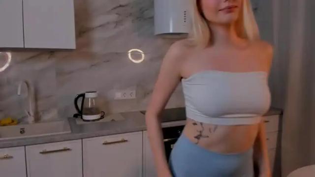 Image 3 of karen_ki Stream on Chaturbate on 20 months ago
