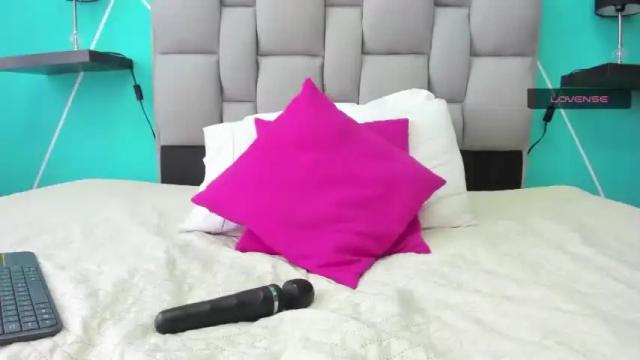 Image 2 of karen_martinez1 Stream on Chaturbate on 17 months ago