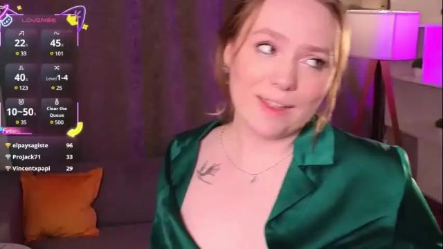 Image 8 of kari_lunna Stream on Chaturbate on 1 month ago