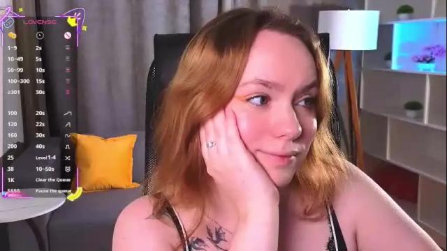 Image 4 of kari_lunna Stream on Chaturbate on 1 month ago