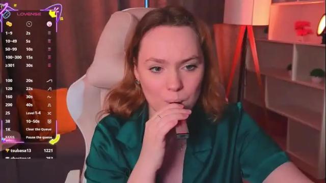 Image 3 of kari_lunna Stream on Chaturbate on 1 month ago
