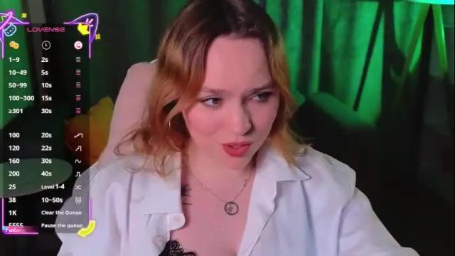 Image 4 of kari_lunna Stream on Chaturbate on 1 month ago