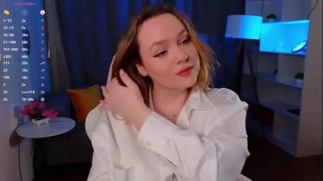 Image 4 of kari_lunna Stream on Chaturbate on 10 days ago