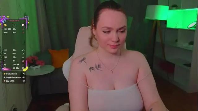 Image 7 of kari_lunna Stream on Chaturbate on 12 days ago