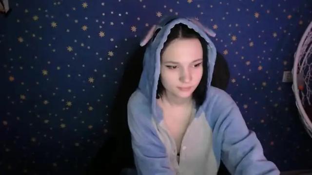 Image 10 of karicherry Stream on Chaturbate on 17 months ago