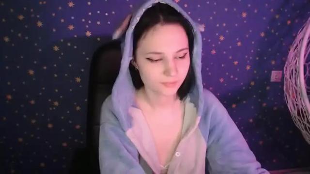 Image 2 of karicherry Stream on Chaturbate on 15 months ago