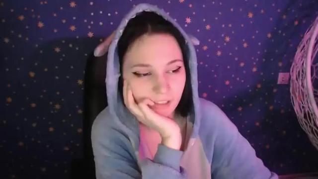 Image 4 of karicherry Stream on Chaturbate on 15 months ago