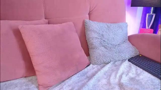 Image 10 of karina2smith Stream on Chaturbate on 6 days ago