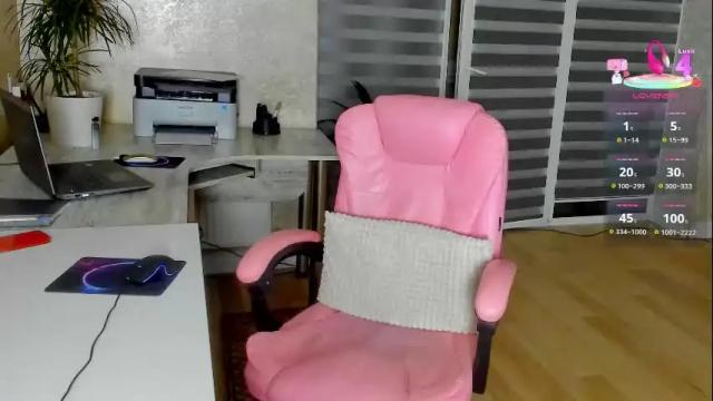 Image 12 of karinadeniss Stream on Chaturbate on 10 days ago