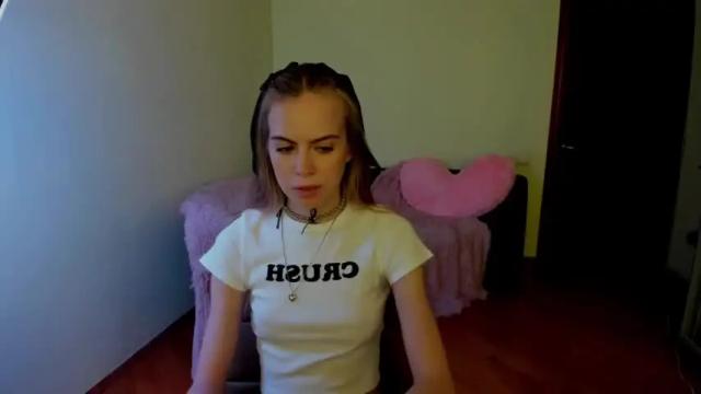 Image 2 of karinaharperr Stream on Chaturbate on 13 months ago