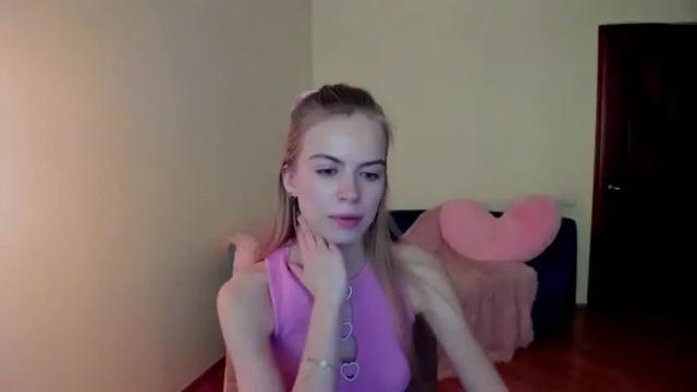 Image 3 of karinaharperr Stream on Chaturbate on 13 months ago