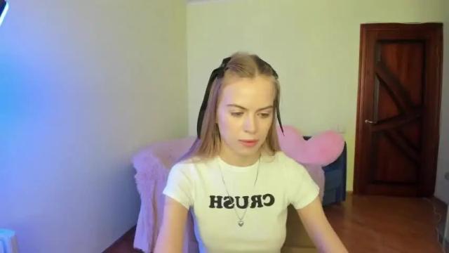 Image 10 of karinaharperr Stream on Chaturbate on 13 months ago