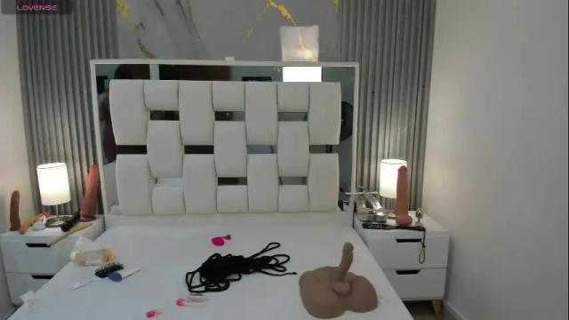 Image 3 of karinasimonz Stream on Chaturbate on 1 month ago