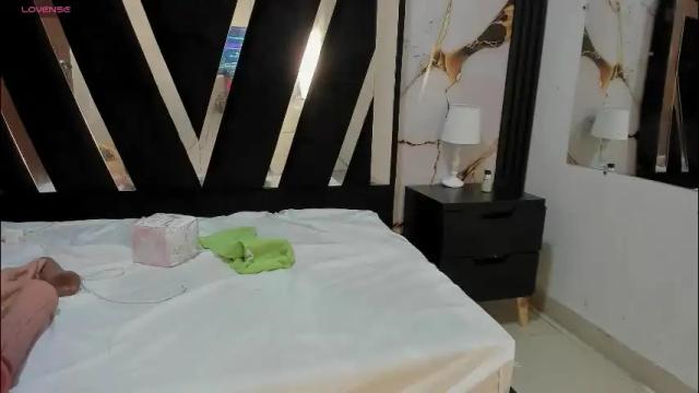 Image 3 of karinasimonz Stream on Chaturbate on 1 month ago