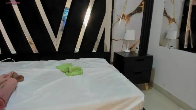 Image 4 of karinasimonz Stream on Chaturbate on 1 month ago