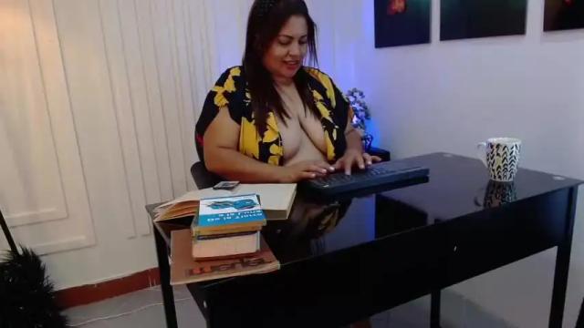 Image 12 of karla_hilton18 Stream on Chaturbate on 12 months ago