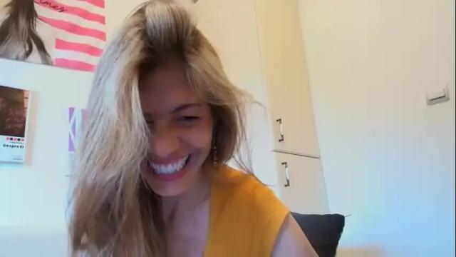 Image 2 of karladreamssex Stream on Chaturbate on 2 days ago