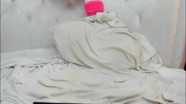 Image 8 of karlagirlfox Stream on Chaturbate on 2 months ago