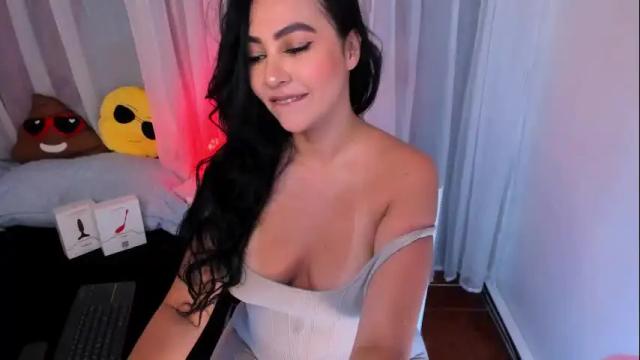 Image 3 of karlotazuggar Stream on Chaturbate on 2 months ago