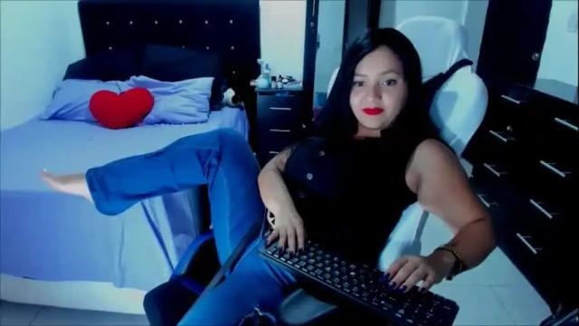 Image 4 of karly_shiine_ Stream on Chaturbate on 9 days ago