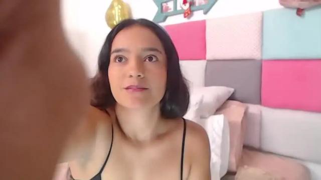 Image 8 of karlyekroes Stream on Chaturbate on 15 months ago