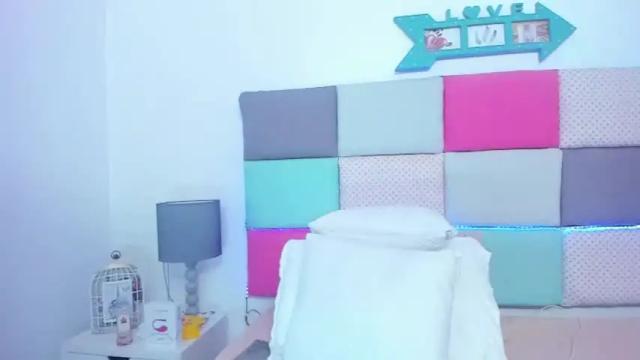 Image 12 of karlyekroes Stream on Chaturbate on 13 months ago