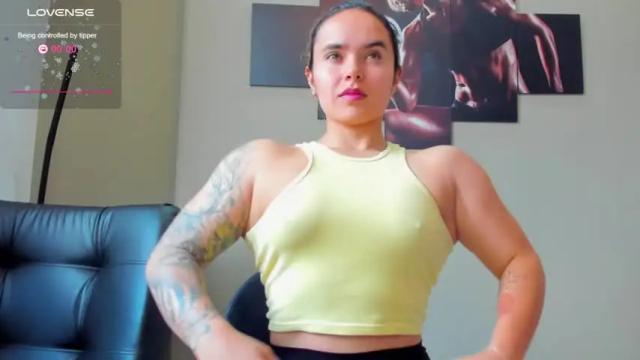 Image 2 of karlyjons_ Stream on Chaturbate on 14 months ago