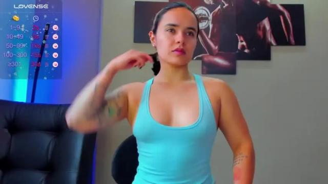 Image 3 of karlyjons_ Stream on Chaturbate on 14 months ago
