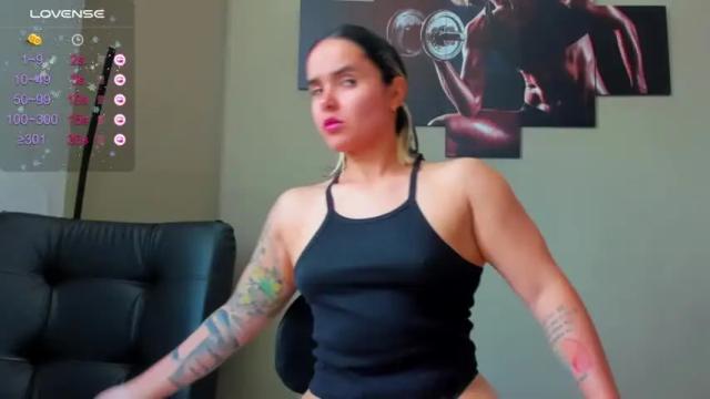 Image 2 of karlyjons_ Stream on Chaturbate on 14 months ago