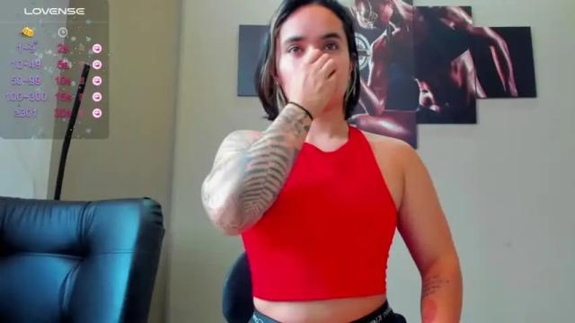 Image 3 of karlyjons_ Stream on Chaturbate on 14 months ago