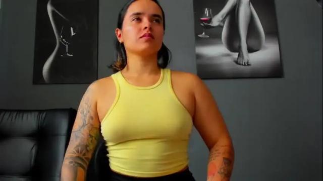 Image 12 of karlyjons_ Stream on Chaturbate on 2 months ago