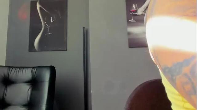 Image 2 of karlyjons_ Stream on Chaturbate on 2 months ago