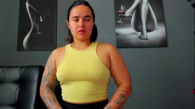 Image 3 of karlyjons_ Stream on Chaturbate on 2 months ago