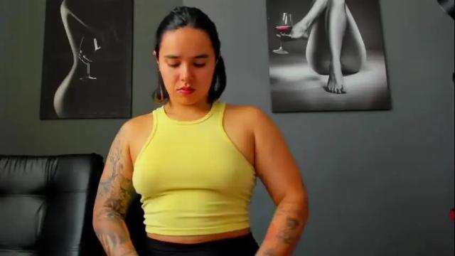 Image 4 of karlyjons_ Stream on Chaturbate on 2 months ago