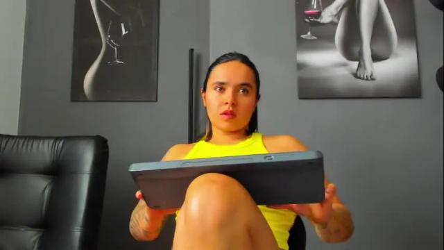 Image 10 of karlyjons_ Stream on Chaturbate on 1 month ago
