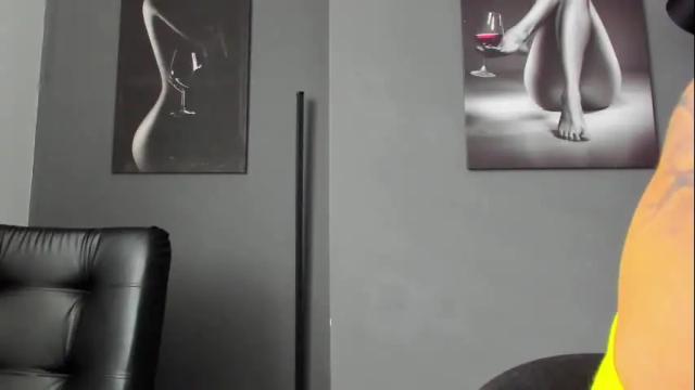 Image 3 of karlyjons_ Stream on Chaturbate on 1 month ago