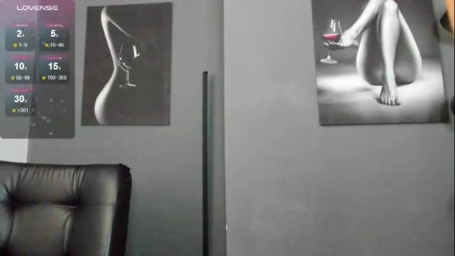 Image 7 of karlyjons_ Stream on Chaturbate on 4 days ago