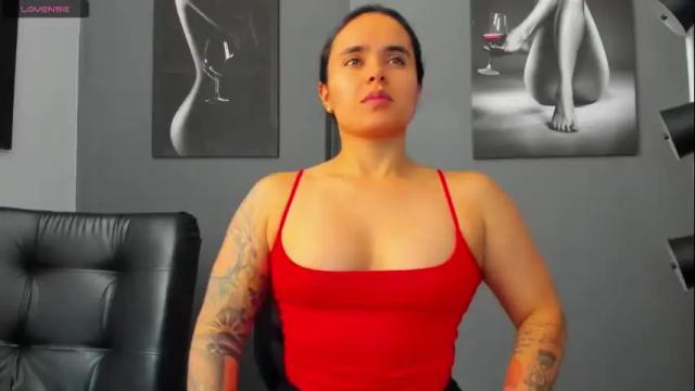 Image 4 of karlyjons_ Stream on Chaturbate on 3 months ago